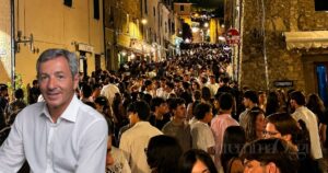 Fabio Tavarelli, folla in salitina a Castiglione della Pescaia (foto d'archivio, giugno 2026)