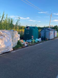 La spazzatura abbandonata a Lattaia