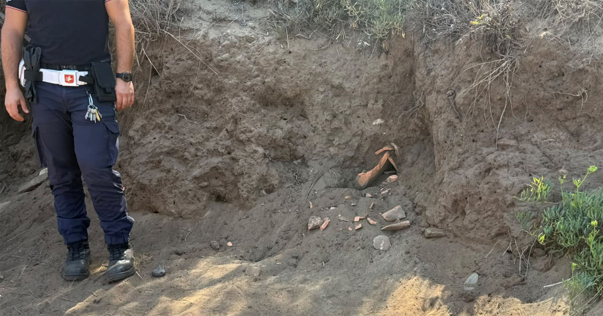 Un dettaglio della tomba