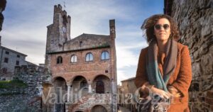 Una veduta di Suvereto e Caterina Magnani