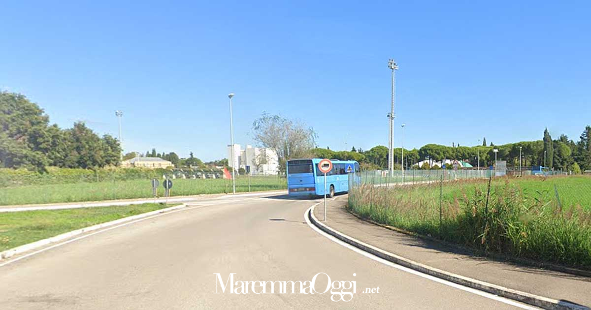 Un autobus mentre entra alla Cittadella