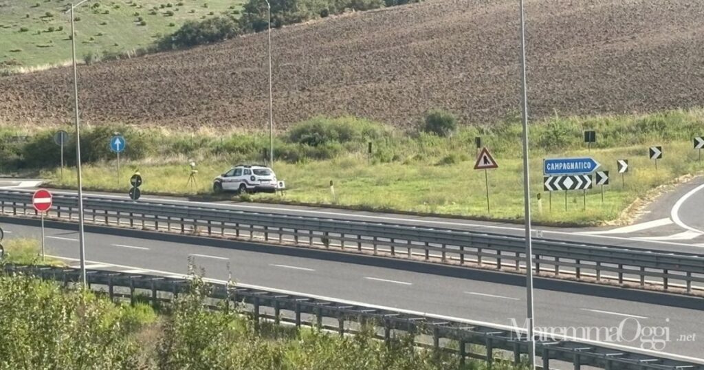 L'autovelox di Campagnatico piazzato sull'erba dopo l'uscita sulla Grosseto-Siena