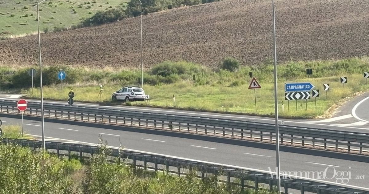 L'autovelox di Campagnatico piazzato sull'erba dopo l'uscita sulla Grosseto-Siena