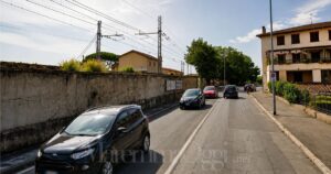 Le case accanto alla ferrovia, in via Caravaggio