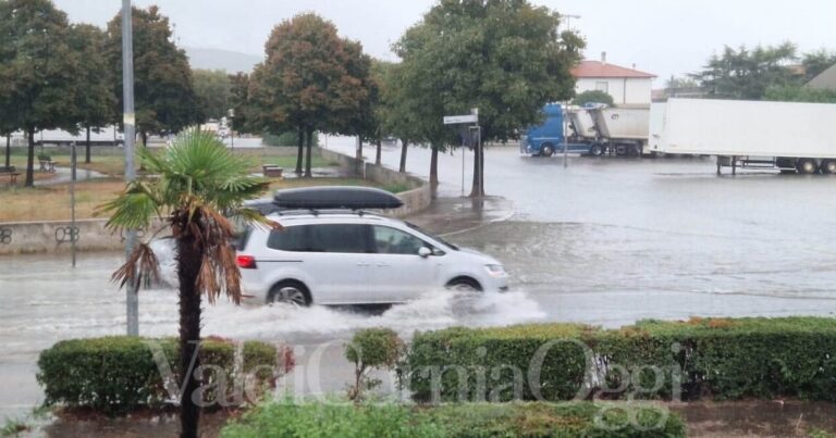 La zona della Fiera con l'acqua alta in strada