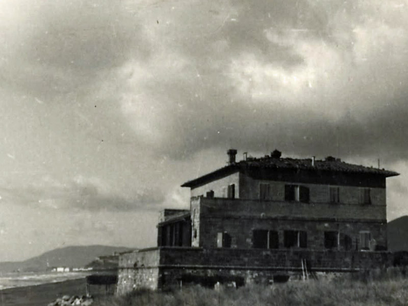 Un'immagine degli anni '40 del Forte delle Marze (foto da Maremma, un tuffo nel passato)