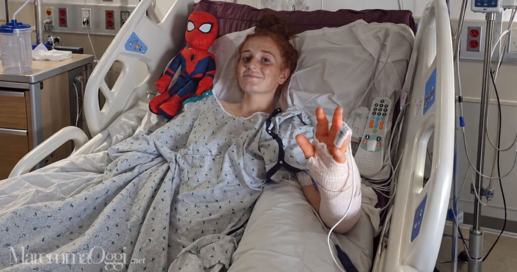 Giorgia Franceschelli saluta dal suo letto dell'ospedale di Tulsa in Oklahoma