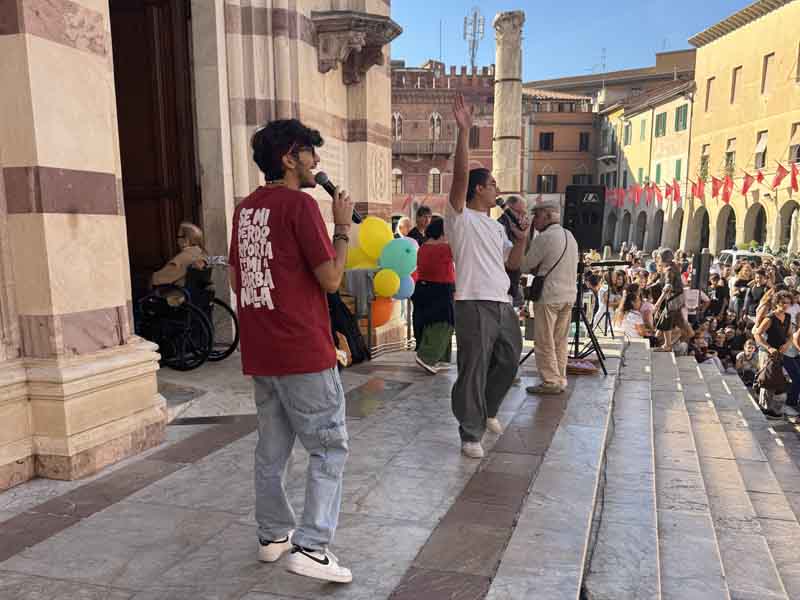 Francesco e Andrea parlano ai ragazzi delle scuole
