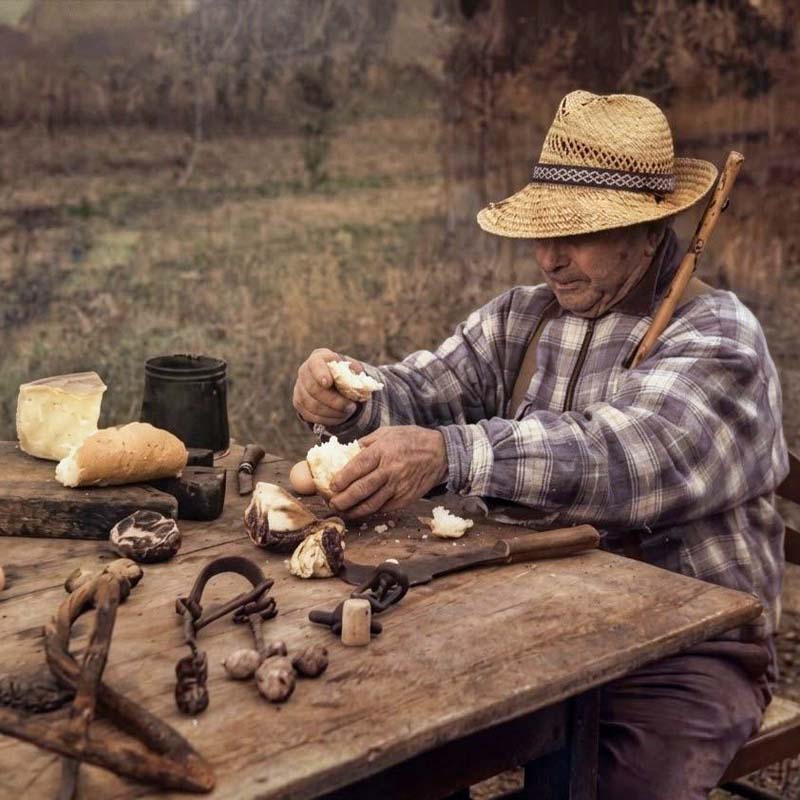 Giuseppe all'inizio della sua vita a Montelattaia