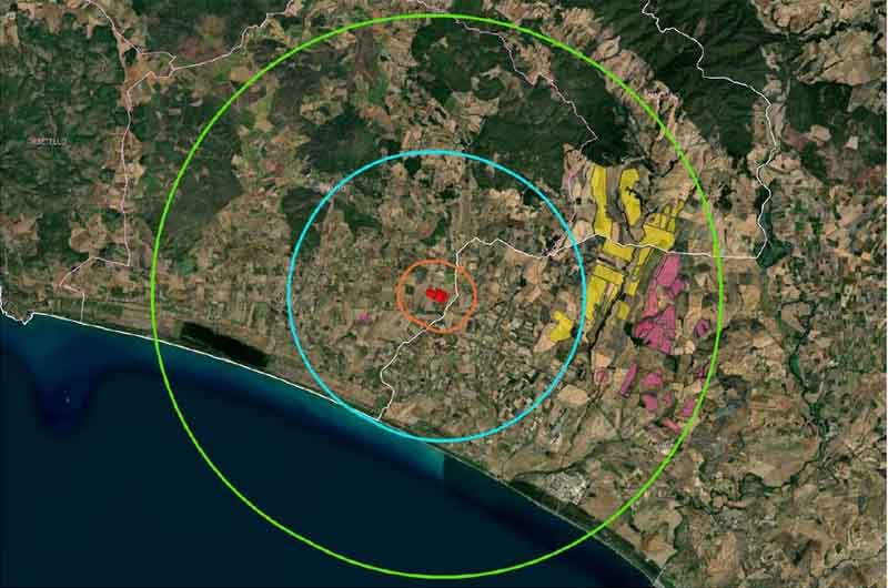 La mappa degli impianti fotovoltaici e agrivoltaici censiti nell'area vasta intorno al progetto “Capalbio”, nel raggio di 10 chilometri. La carta fa parte della documentazione presentata da Sofonisba Solare nell'ambito del procedimento VIA (fonte: Relazione impatti cumulativi, Sofonisba Solare/Regione Toscana