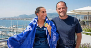 Noemi Basiletti con il sindaco di San Vincenzo, Paolo Riccucci