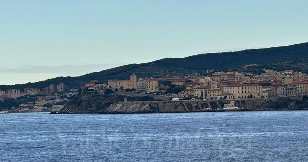 Una veduta di Piombino dal mare