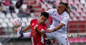 Gori, autore della rete del 3-2, con Tonucci (foto Vis Pesaro)