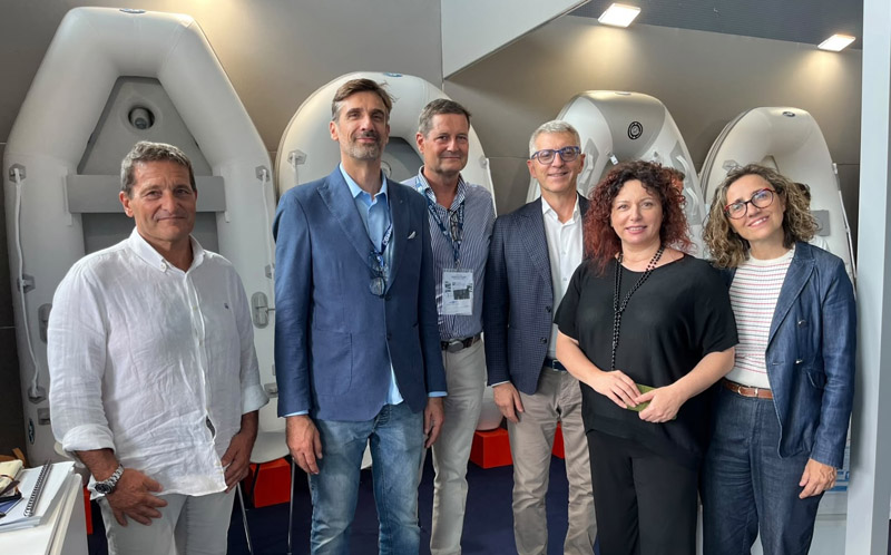 Da sinistra Domenico Solari (Solari srl), Claudio Vitelli (Vitelli srl), Filippo Soffici (Tecnoseal), Giovanni Mascagni (Confindustria Toscana Sud), Marica Orioli (Eurovinil), Rita Collina (Confindustria Toscana Sud)