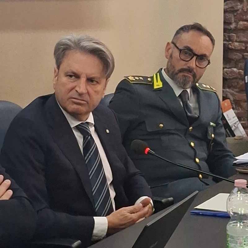 In primo piano Luciano Bianchi, accanto il tenente colonnello Coletta