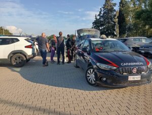 I carabinieri parlano con i genitori