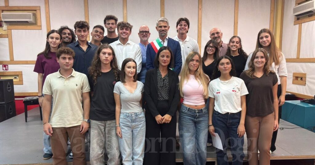 I centisti premiati dal Comune di Piombino con il sindaco e l'assessora Simona Cresci