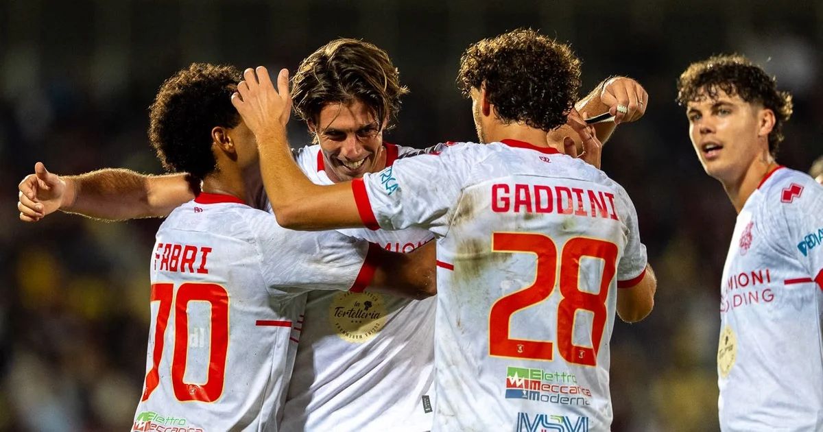 L'esultanza di Fantacci dopo la rete del 3-4 (foto Aldo Giuliani per MaremmaOggi)