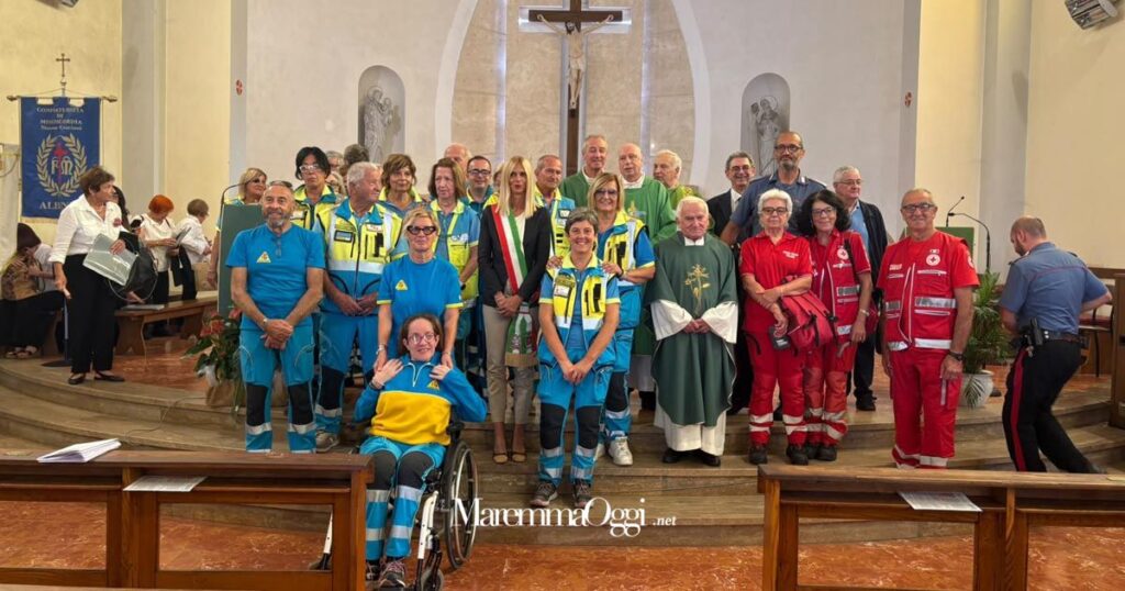 I volontari della Misericordia di Albinia con Chiara Piccini e le autorità