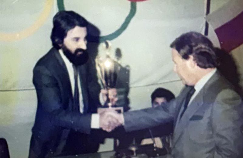 L'allora sindaco Tattarini premia il presidente Falconi