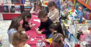 Un laboratorio per i bambini alla libreria Mondadori