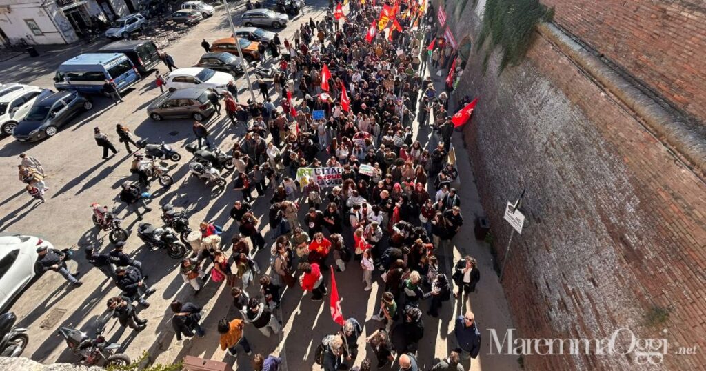 I manifestanti in piazza Esperanto