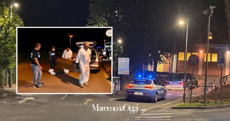La rimozione del corpo e l'arrivo della salma all'obitorio, scortata dalla polizia