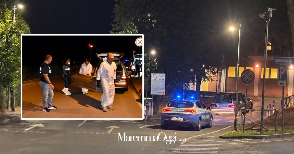 La rimozione del corpo e l'arrivo della salma all'obitorio, scortata dalla polizia