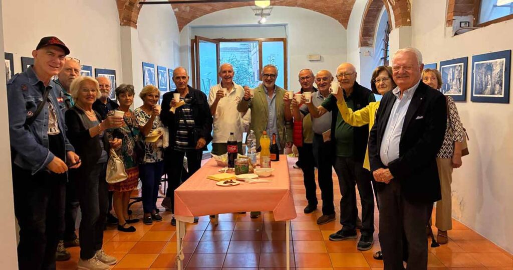 Brindisi all'inaugurazione della mostra