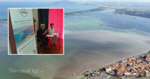 La laguna di Orbetello e un momento della presentazione della petizione