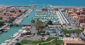 Il porto di Marina di Grosseto, in basso il ponte sul canale di San Rocco