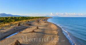 La meraviglia della spiaggia a sud di Principina a Mare in una giornata di sole di ottobre
