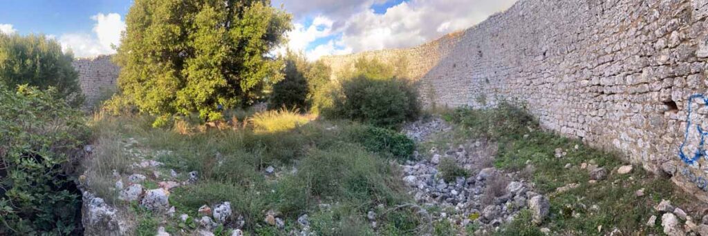Una suggestiva immagine dell'interno del Tino di Moscona