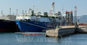 Il rigassificatore nel porto di Piombino potrebbe restare a lungo