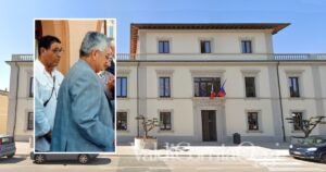 Il municipio di San Vincenzo e, a sinistra, Sergio Giomi con l'allora sindaco Carlo Alberto Roventini