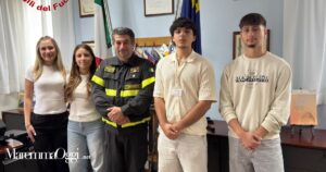 Roberto Bonfiglio con gli studenti del Porciatti