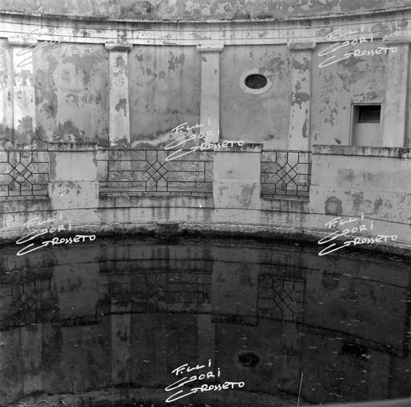 La vasca delle terme di Roselle in una foto di Archivio Foto Gori del 1962